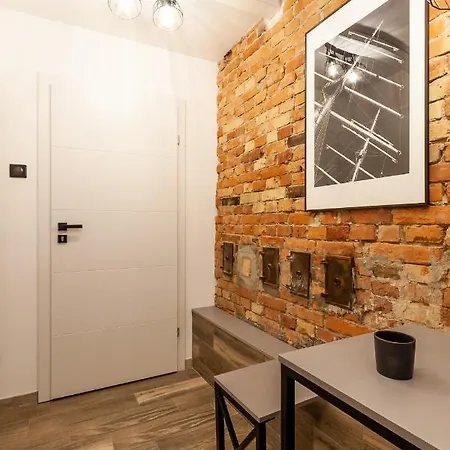 Underground ホームステイ *