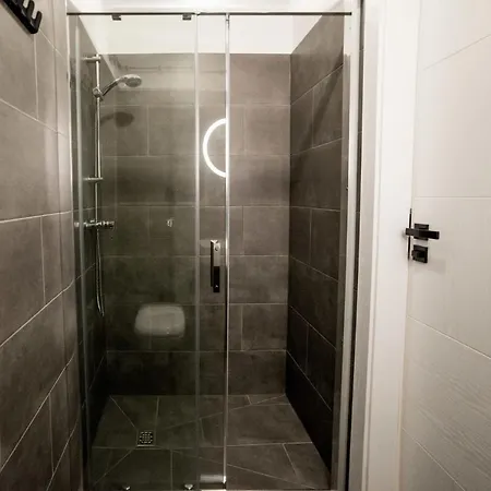 Underground 民宿 *